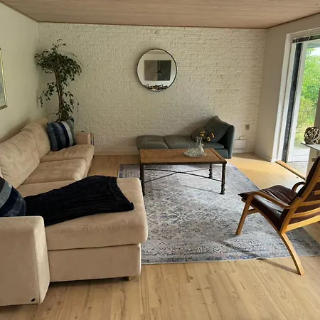 Helt I Og Taet Pa Stranden Willa *