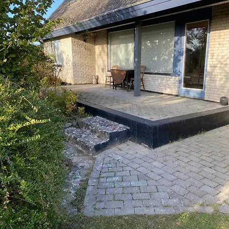 Villa Helt I Og Taet Pa Stranden *