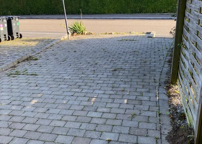 Helt I Og Taet Pa Stranden