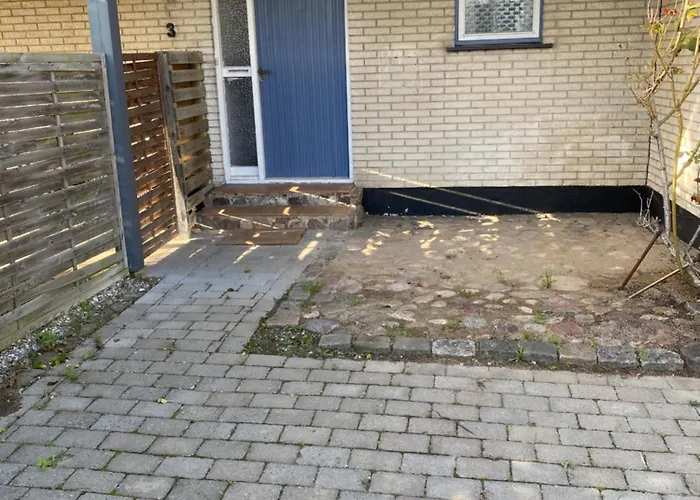 Helt I Og Taet Pa Stranden * 코이에